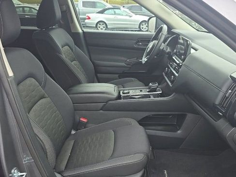 Used 2025 Nissan Pathfinder SV AWD/4WD image 6