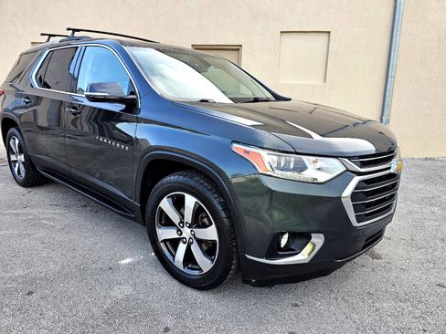 Used 2018 Chevrolet Traverse LT w/ LPO, 'HIT The Road' Package image 5