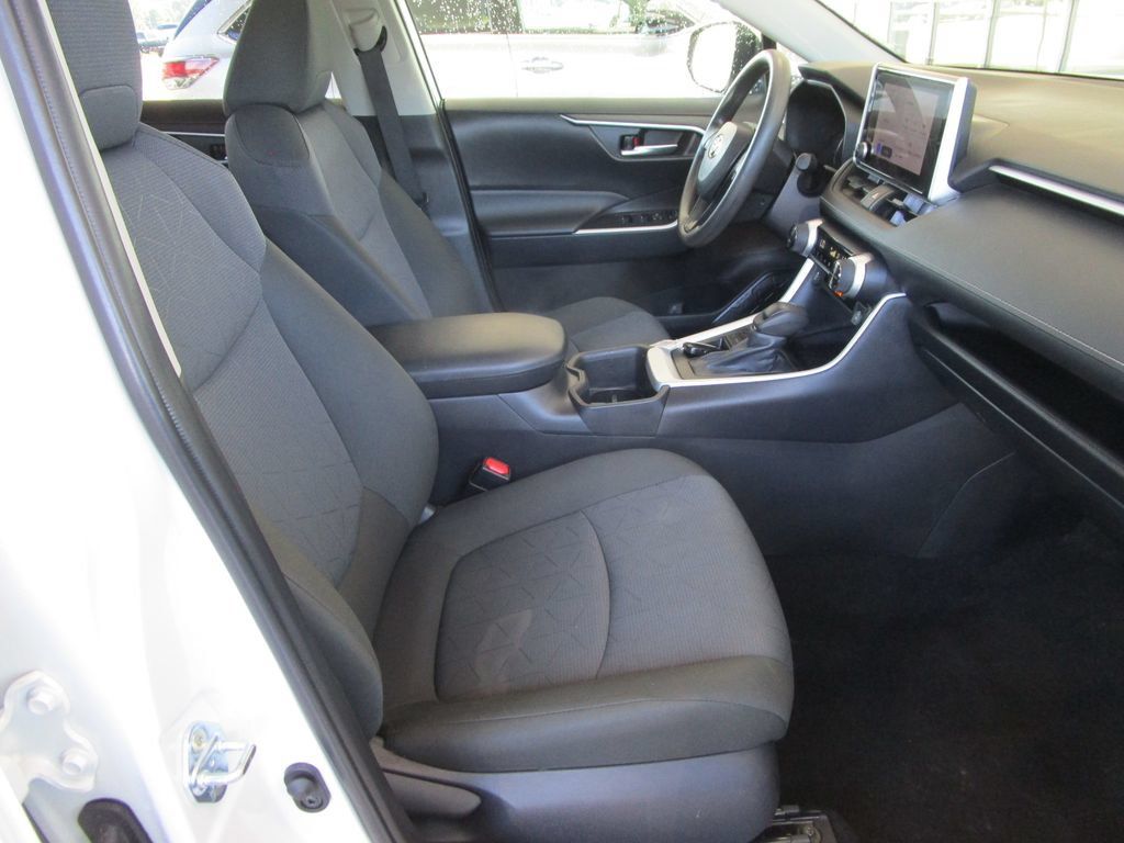 Used 2025 Toyota RAV4 XLE FWD image 26