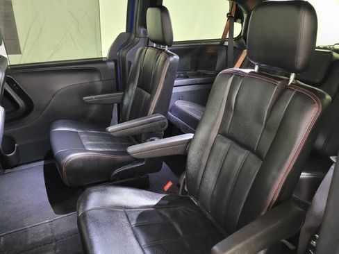 Used 2019 Dodge Grand Caravan GT image 48