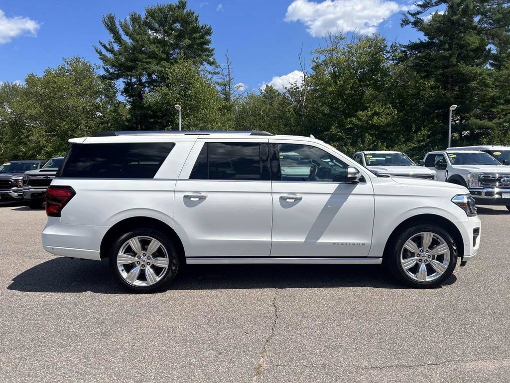 Used 2024 Ford Expedition Max Platinum AWD/4WD image 2