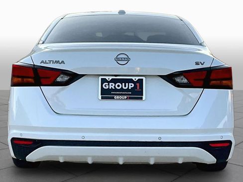 Used 2024 Nissan Altima 2.5 SV FWD image 5