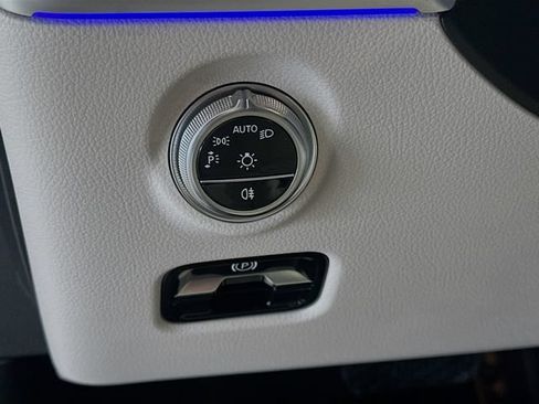 Used 2026 Mercedes-Benz C 300 Sedan image 10
