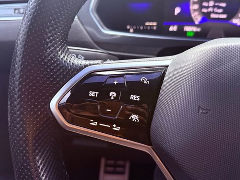 Used 2022 Volkswagen Tiguan SE R-Line image 17