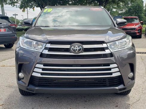 Certified 2019 Toyota Highlander XLE FWD image 2