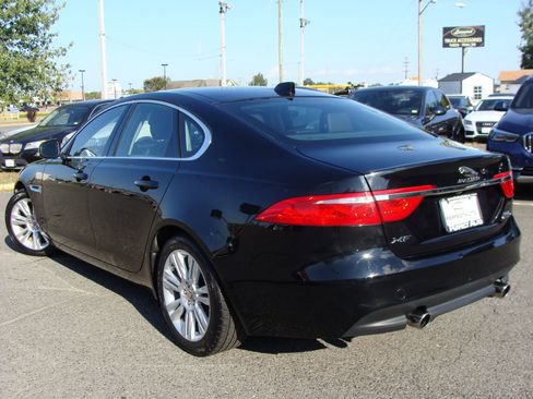 Used 2017 Jaguar XF Premium image 4