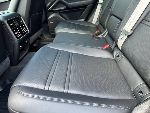 Used 2023 Porsche Cayenne S AWD/4WD image 18