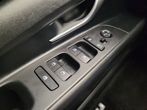 Used 2022 Hyundai Elantra SEL image 27