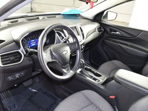 Used 2021 Chevrolet Equinox LT AWD/4WD image 2