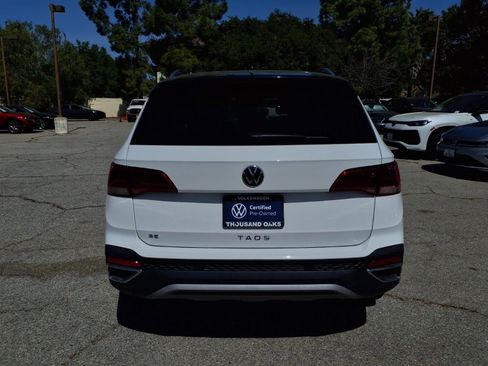 Certified 2024 Volkswagen Taos SE w/ Panoramic Sunroof Package image 2