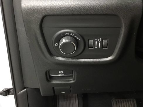 Used 2023 Jeep Grand Cherokee Laredo AWD/4WD image 14