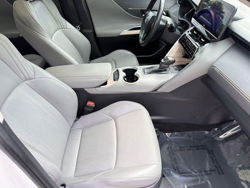 Used 2024 Toyota Venza Limited AWD/4WD image 29