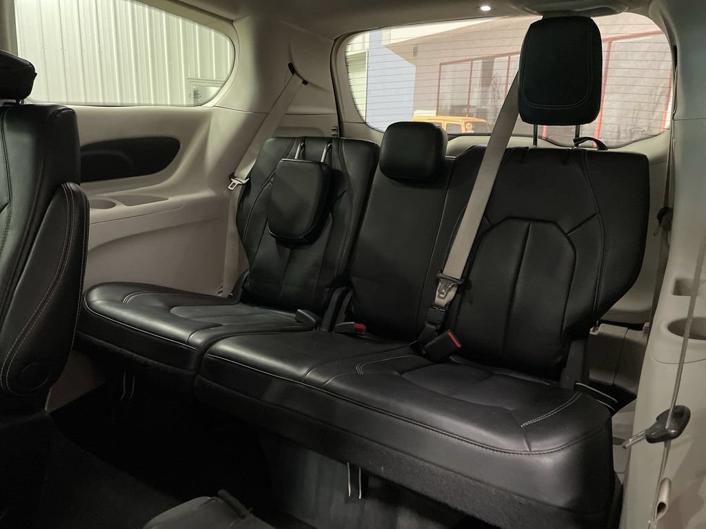 Used 2023 Chrysler Pacifica Touring-L AWD/4WD image 22