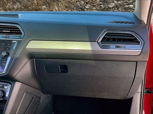 Used 2019 Volkswagen Tiguan SEL image 12