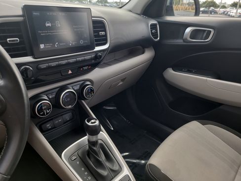 Used 2025 Hyundai Venue SEL image 22