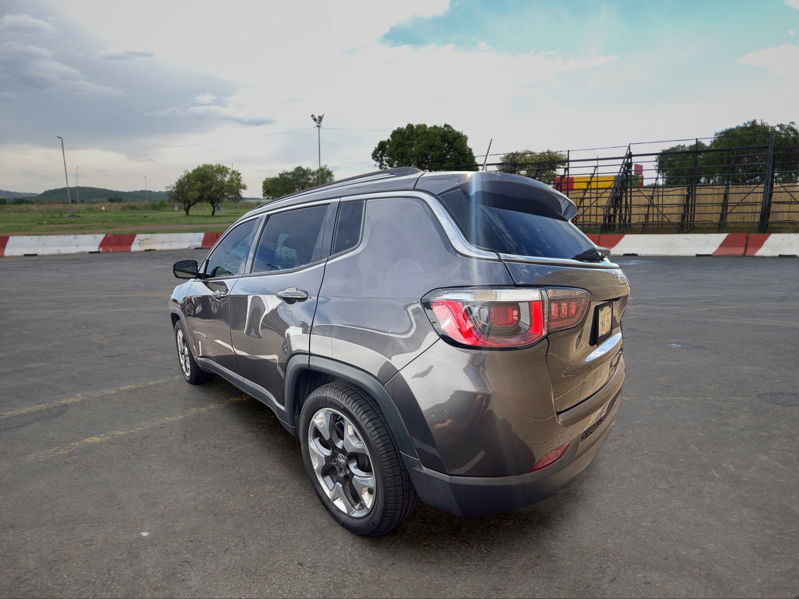 Used 2020 Jeep Compass Limited FWD image 4