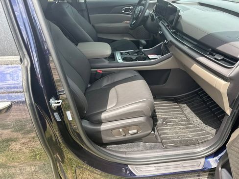 New 2026 Kia Carnival EX FWD image 13