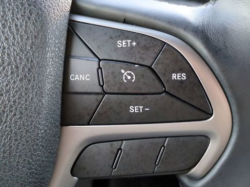 Used 2018 Jeep Grand Cherokee Laredo image 24