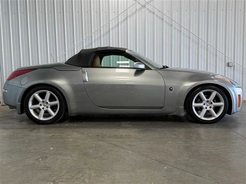 Used 2004 Nissan 350Z Touring RWD image 2