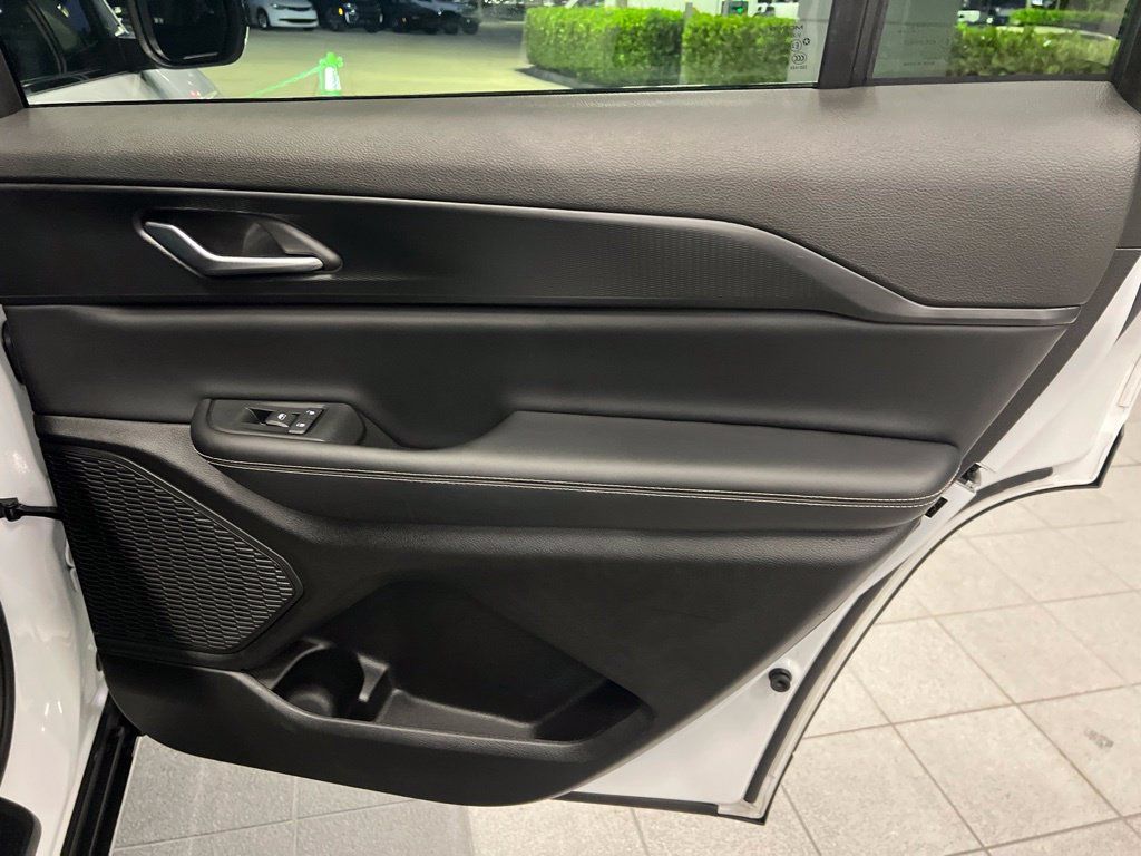 Certified 2023 Jeep Grand Cherokee L Laredo RWD image 19