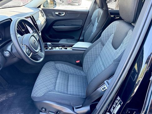 Used 2023 Volvo XC60 B5 Core image 25