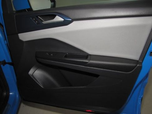 Used 2022 Volkswagen Taos SE FWD image 19