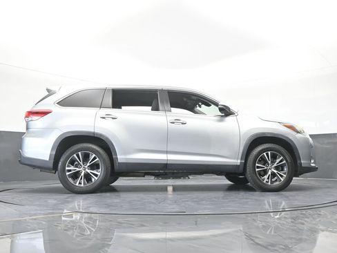 Used 2019 Toyota Highlander LE FWD image 59