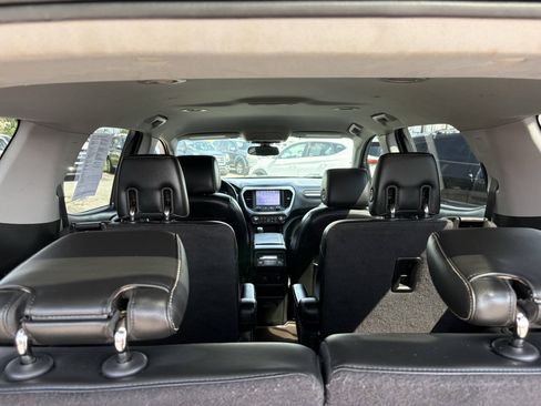 Used 2017 GMC Acadia SLT AWD/4WD image 18