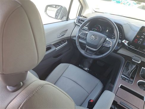 Used 2024 Toyota Sienna XLE image 14