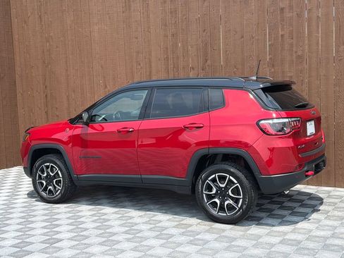 Used 2024 Jeep Compass Trailhawk w/ Sun and Sound Group AWD/4WD image 16