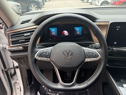 Used 2025 Volkswagen Atlas SE AWD/4WD image 30