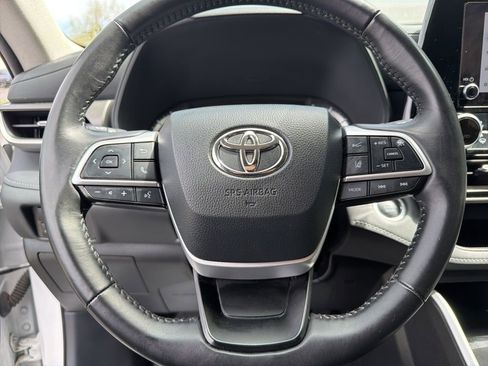 Used 2024 Toyota Highlander LE AWD/4WD image 36