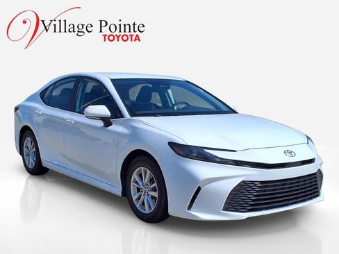 Used 2025 Toyota Camry LE FWD image 7