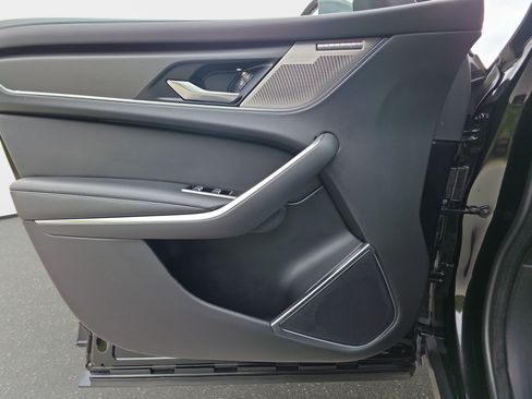 Certified 2022 Jaguar F-PACE SVR AWD/4WD image 27