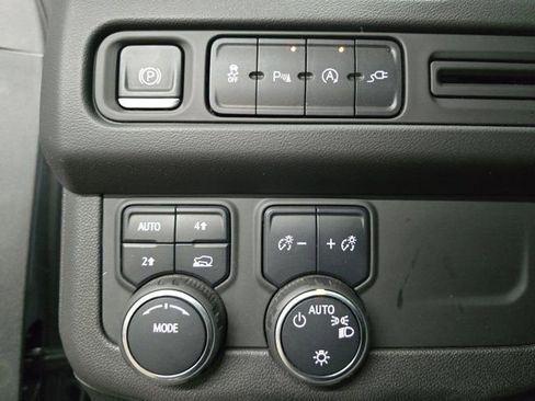 Used 2021 Chevrolet Suburban LT image 26