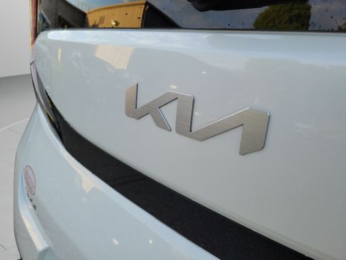Used 2025 Kia Soul LX w/ LX Technology Package FWD image 29