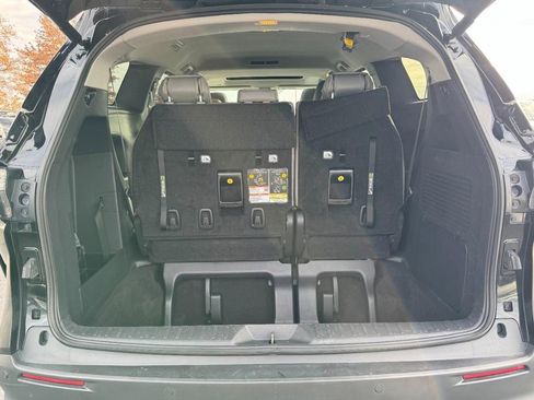 Used 2025 Toyota Sienna XLE image 6