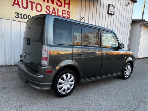 Used 2005 Scion xB image 2