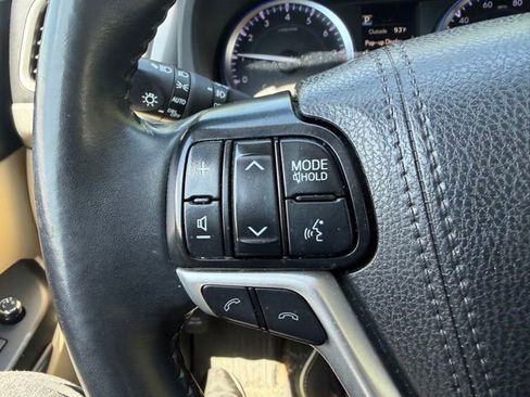 Used 2019 Toyota Highlander XLE AWD/4WD image 35