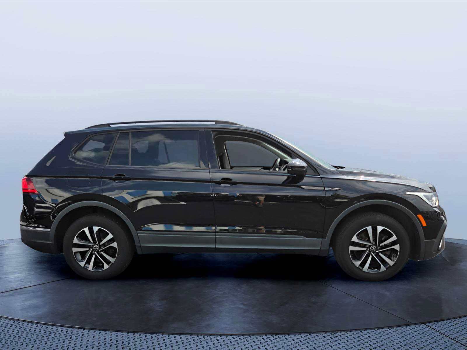 Used 2022 Volkswagen Tiguan S FWD image 7