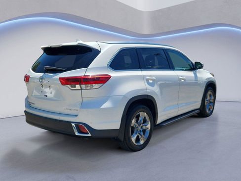 Used 2018 Toyota Highlander Limited Platinum AWD/4WD image 3