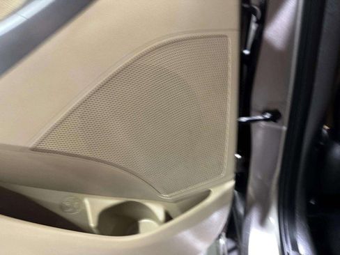 Used 2012 Hyundai Elantra Limited image 39