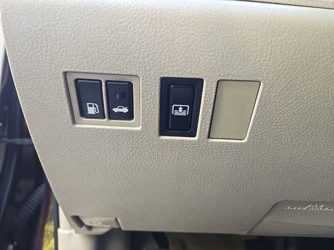 Used 2011 Toyota Avalon Limited image 8