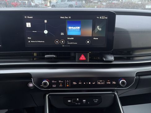 Used 2025 Kia Carnival SX w/ SX Dark Edition Package image 25