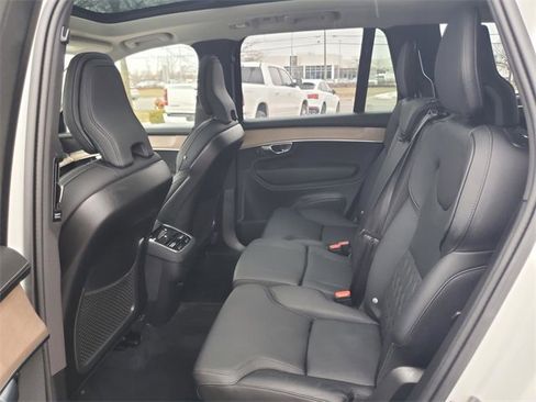 Used 2025 Volvo XC90 B6 Plus image 27
