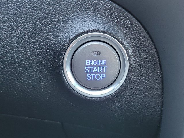Used 2015 Hyundai Elantra Limited w/ Option Group 05 FWD image 25