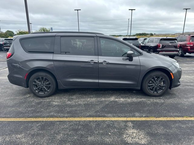 Used 2020 Chrysler Pacifica Touring-L w/ Advanced Safetytec Group AWD/4WD image 2