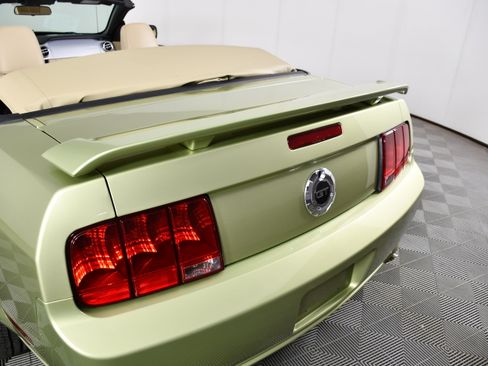 Used 2006 Ford Mustang GT RWD image 15