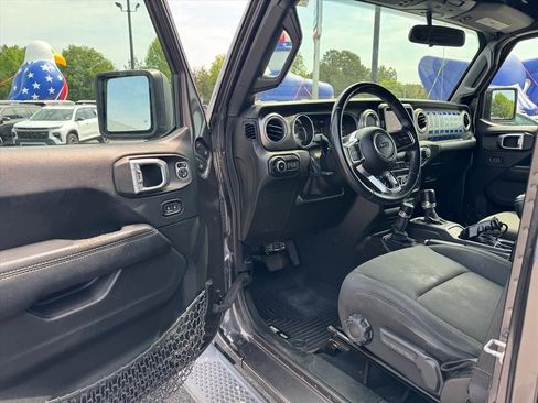 Used 2018 Jeep Wrangler Unlimited Sahara AWD/4WD image 13