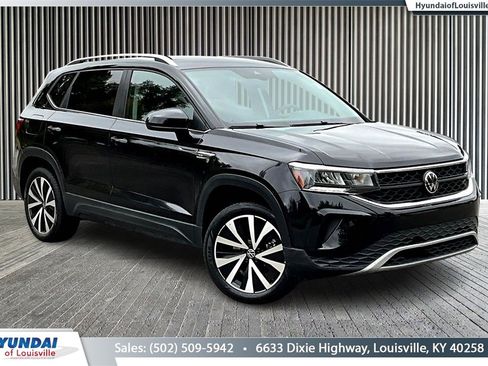 Used 2024 Volkswagen Taos SE image 1